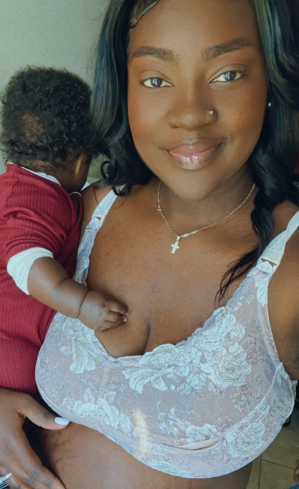 ruby - ruby pumping bra - ruby blush - ruby pumping - mom with baby