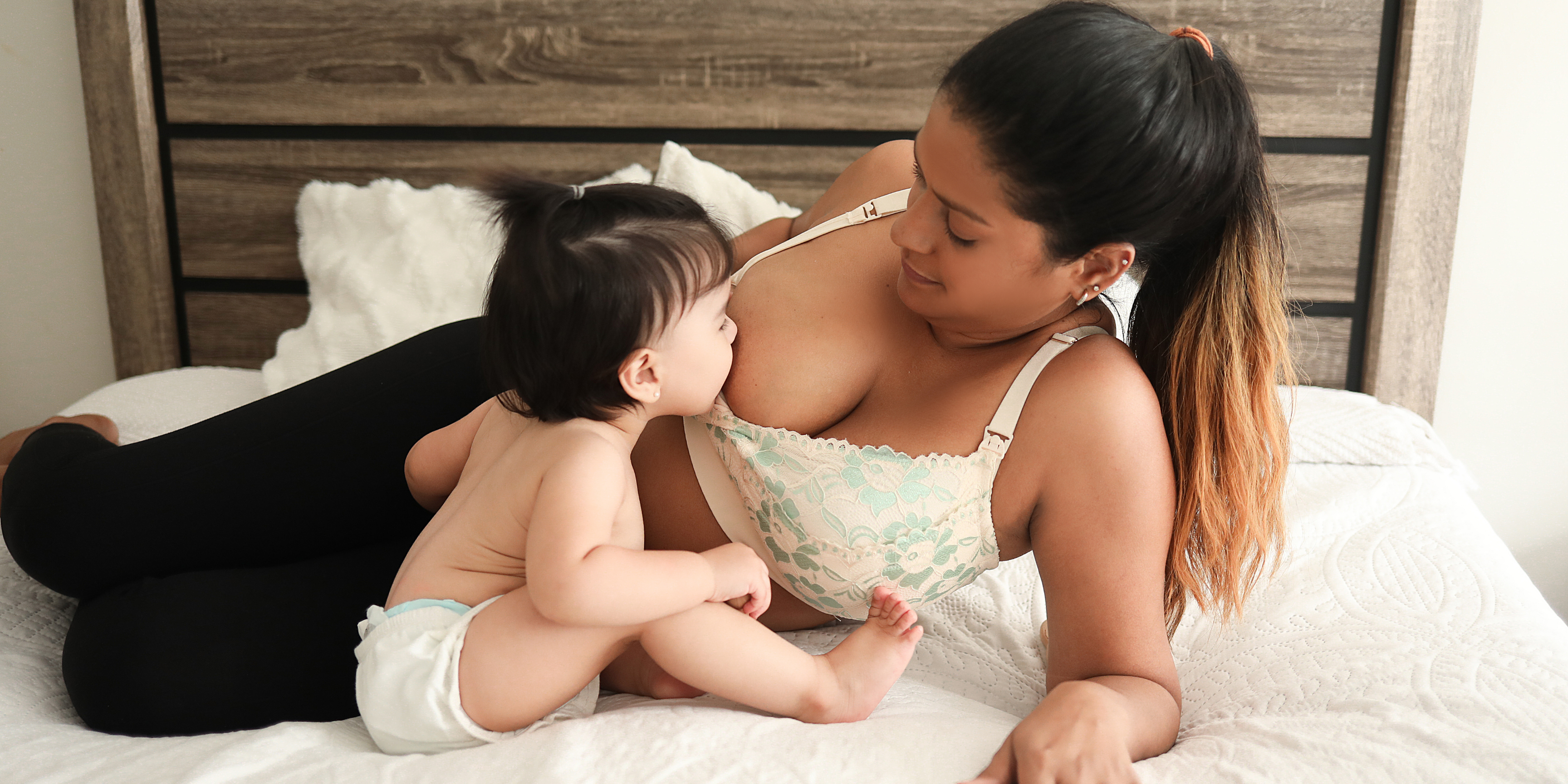 pumping bra - ayla sage - ayla sage pumping bra - mom with baby - pregnancy - the dairy fairy