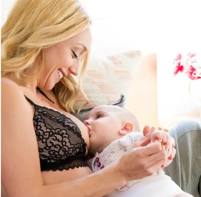 Ayla black pumping bra image from the front, woman nursing