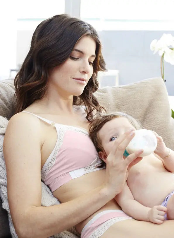 Arden pumping bra blush image from the front, woman nursing