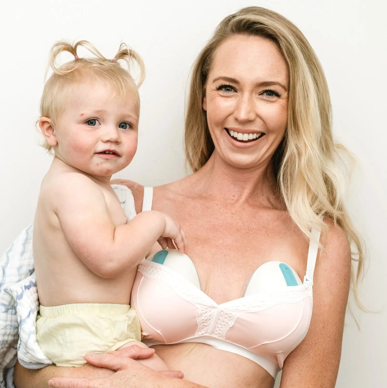rose blush pumping bra image from the front, woman pumping with child